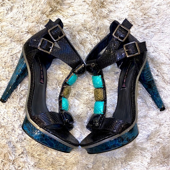 Black Heels - Picture 6 of 9